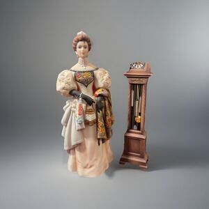 Vintage Avon 2000 Mrs. Albee Full Size figurine Presidents Club Award